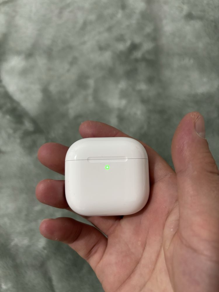 airpods 4 с шумоподавлением.