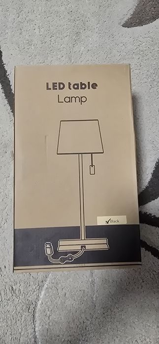 Lampa de masa cu acumulator