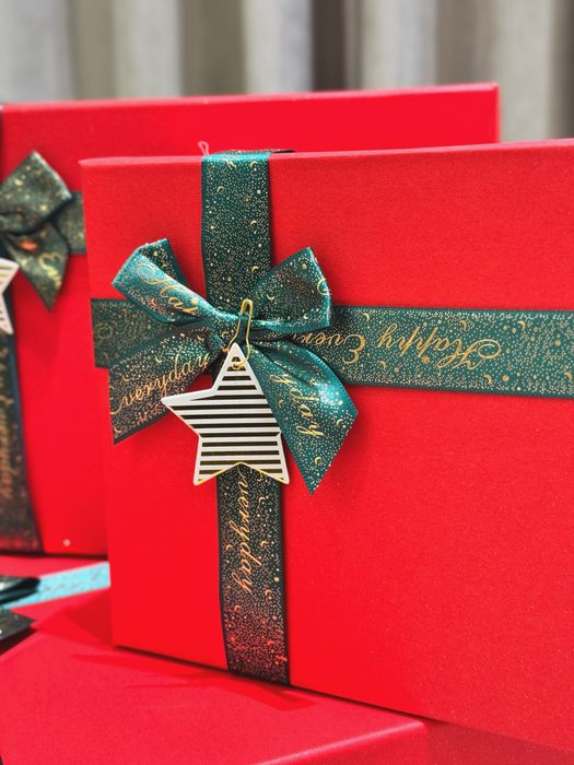 Подарочная коробка