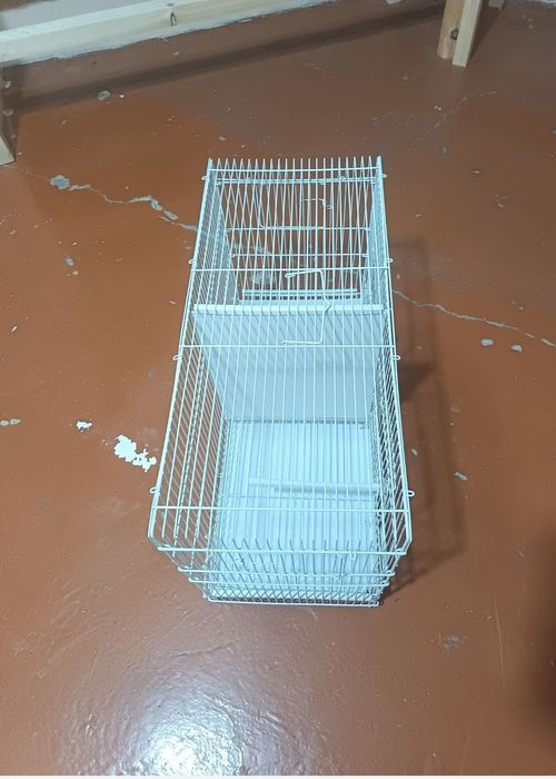 Parofka qafaslar sotiladi kanareyka uchun juda zur