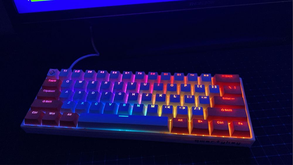 Vand tastatura qwertykey