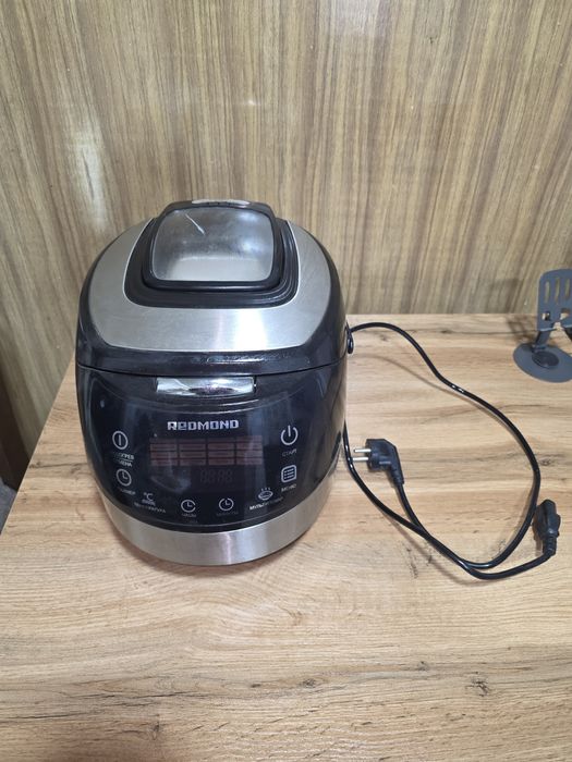 Срочно продаю мультиварку