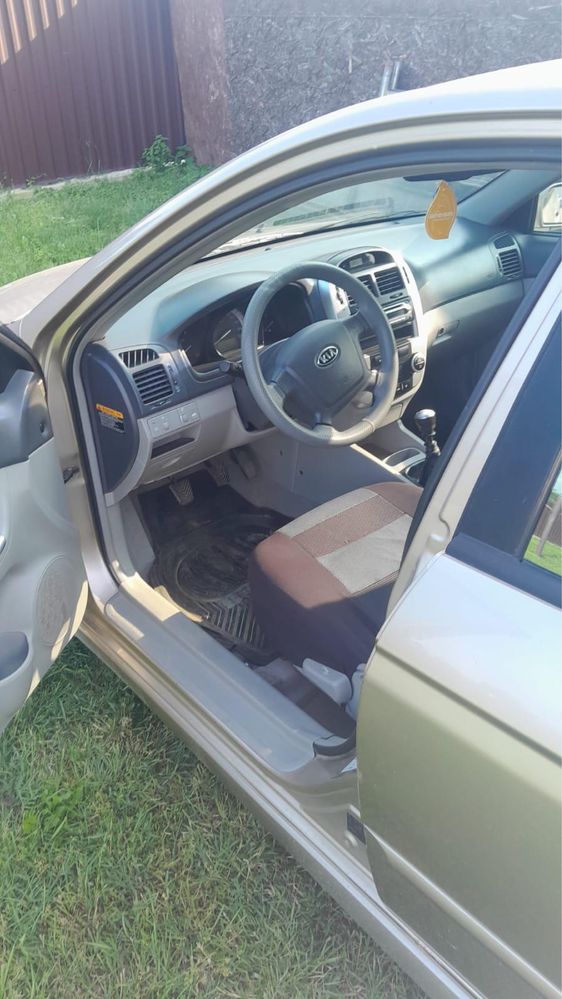 Vand Kia Cerato 1.6 diesel , an 2007, in stare buna !