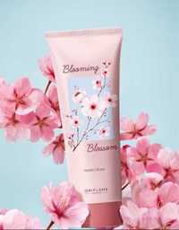 Крем для рук Oriflame  Blooming Blossom