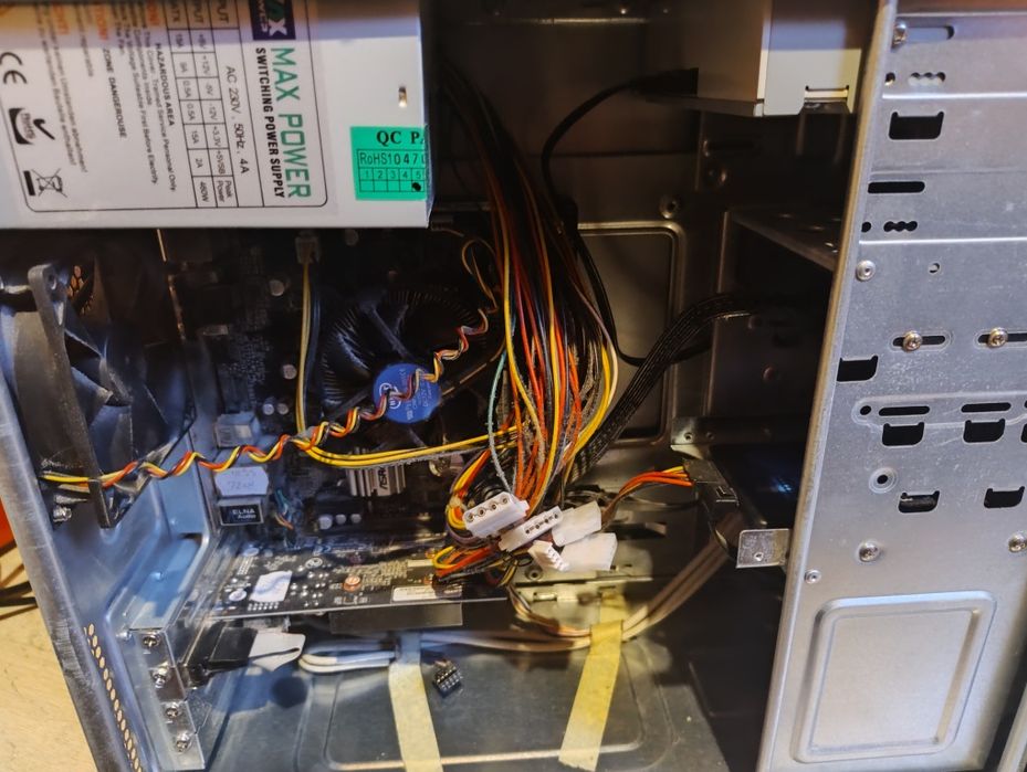 Vând calculator pe părți sau întreg