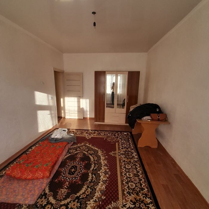 Продаеться  1 комнатная квартира в 10 мкр,10 дом