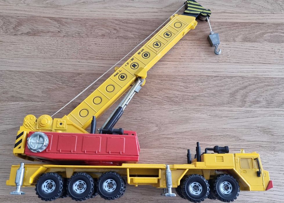 Se vinde macheta macara siku Faun