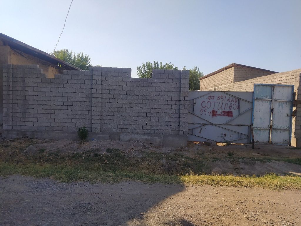 Участка сотилади. Срочно. Нархи келишилади.