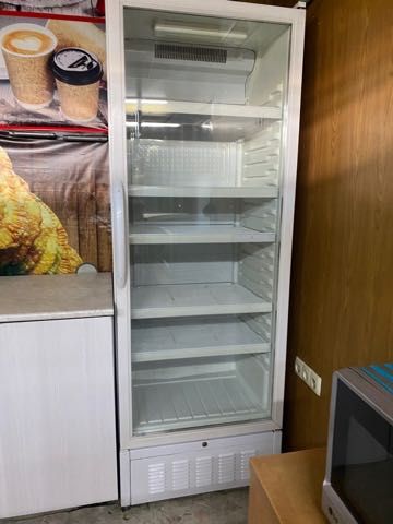 продам торговый холодильник витринный Атлант