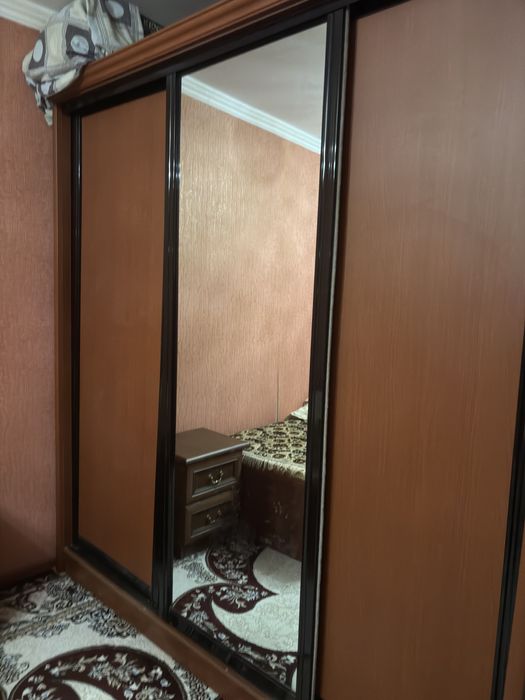 Шкаф сотилади полкали