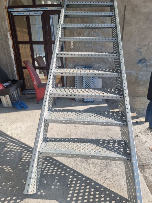 Confectionam scarii metalice zincate exterioare și pentru incendii , p