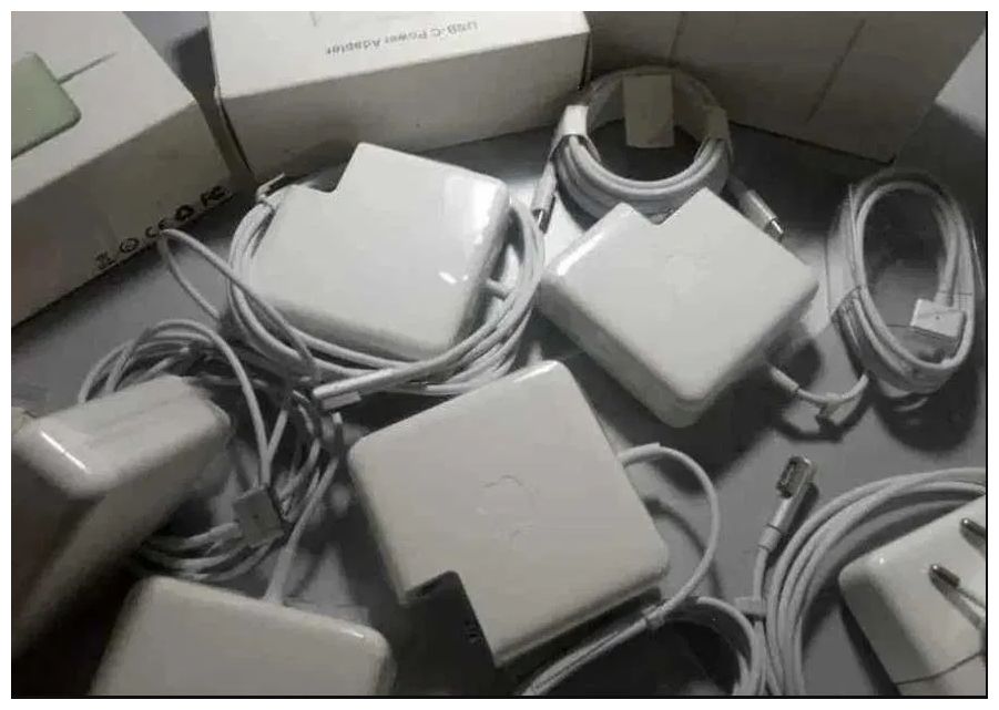 на все модели к макбуку - зарядка - блок питания зарядник.