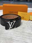 Curea Louis Vuitton – stil de lux