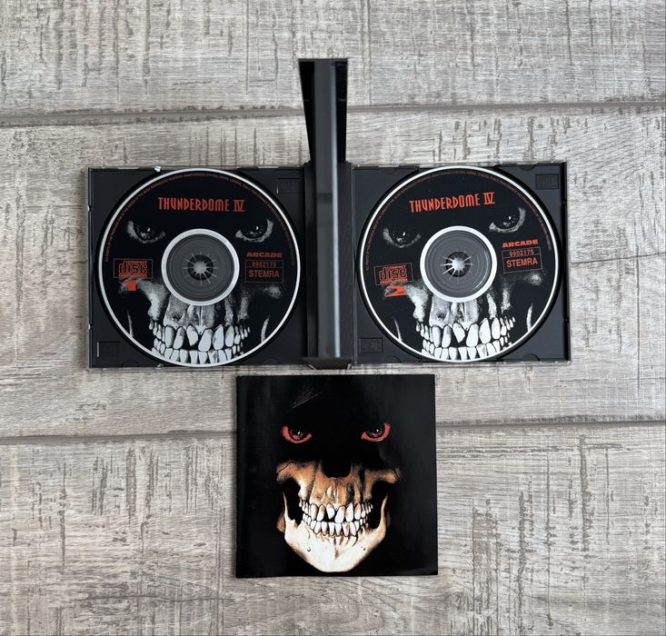 Cd-uri originale muzica hardcore/techno/house - Thunderdome II si IV