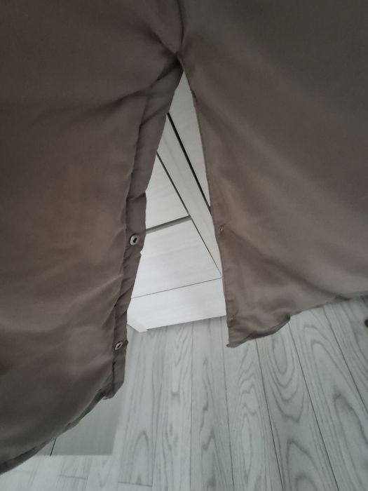 Vestă lungă h&m , cu capse si buzunare.