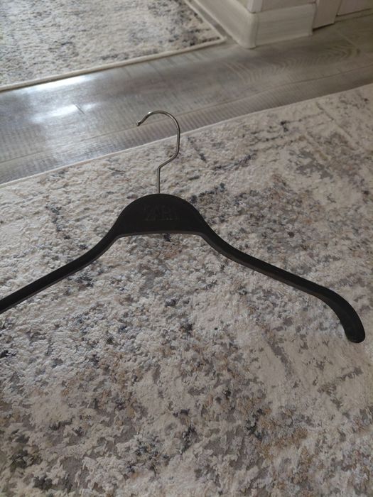 Вешалка ZARA 1 шт 350тг