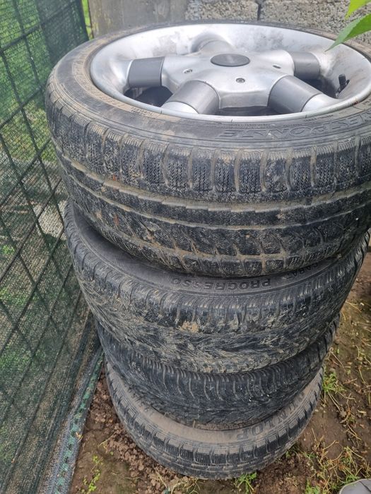 Vând jante momo r15 4x98 prindere