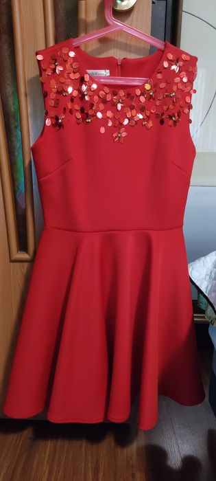 Продам      платье