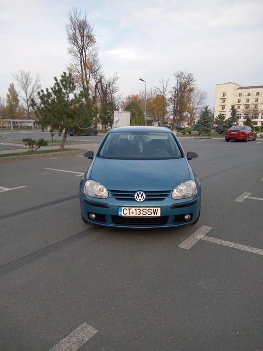 Vând Volkswagen Golf 5