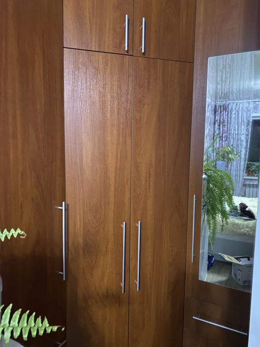 Продам угловой шкаф