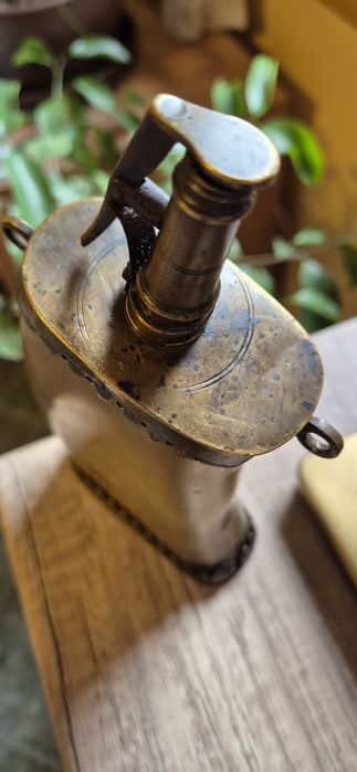 Продавам голяма барутница.