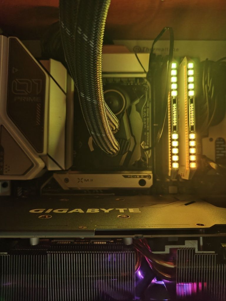 Vând placă de bază Asus Prime X670E Pro Wifi