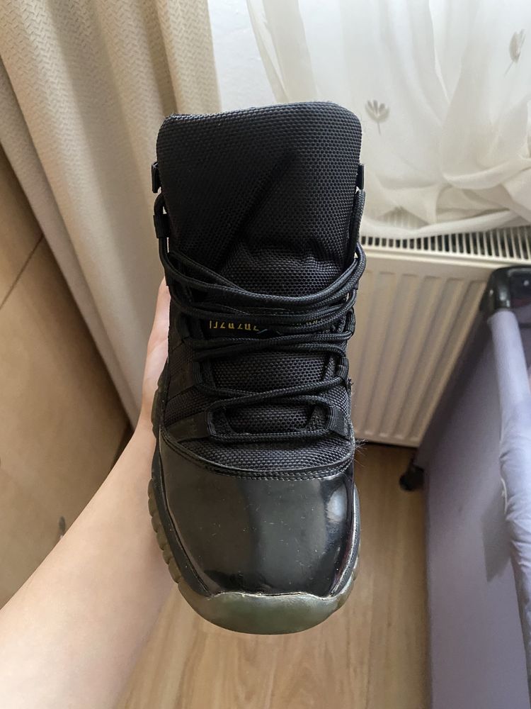 Adidasi jordan 11 Retro mărimea 37