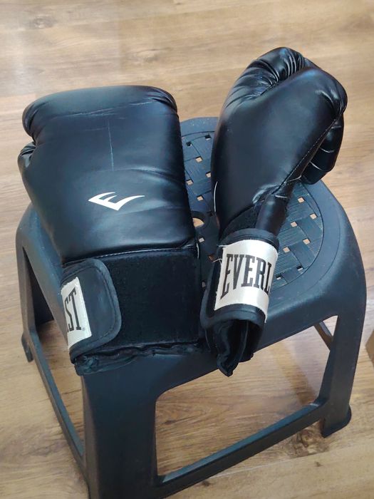 Боксови ръкавици Everlast 12 oz