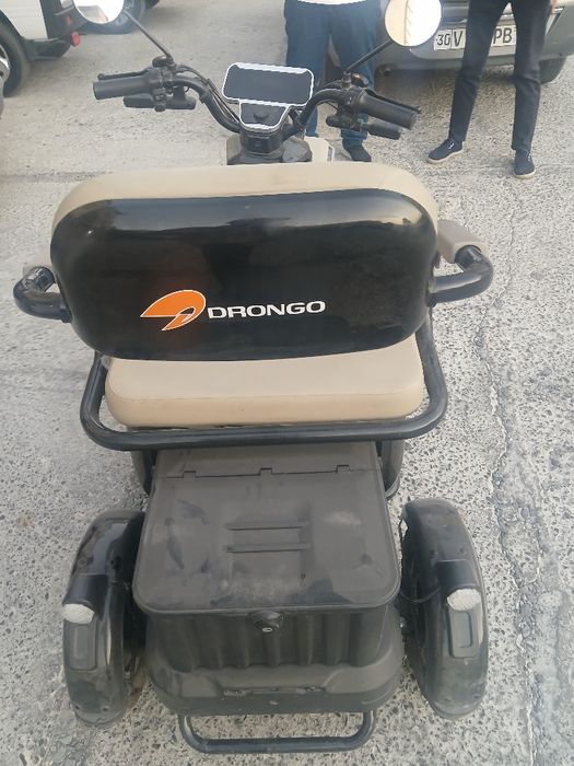 Электроскутер  3 колёсная