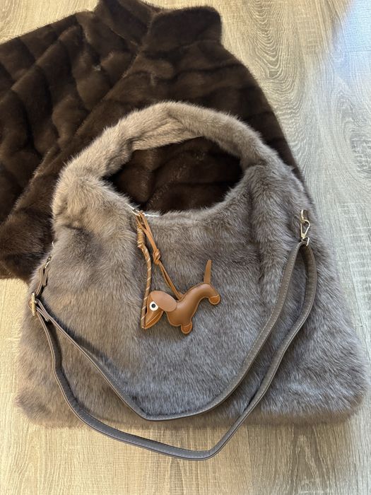 Актуални дамски чанти от еко косъм