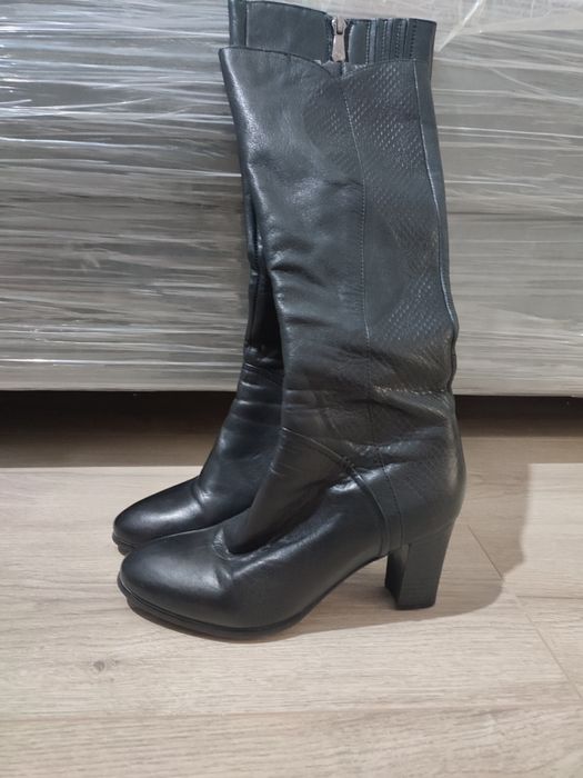 Продам женские осенние  кожаные сапоги