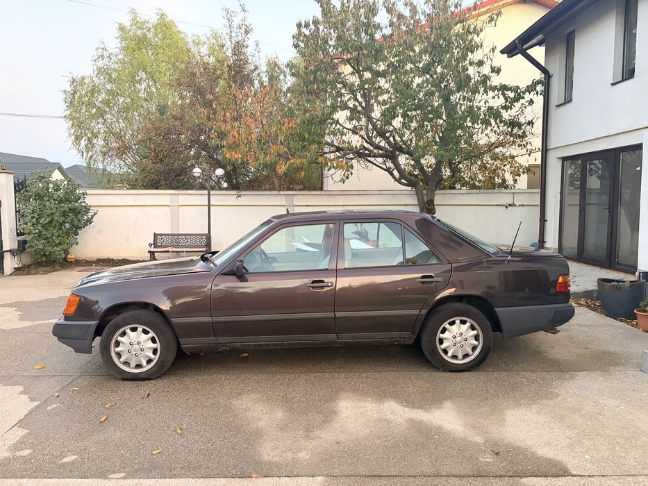 Mercedes-Benz E260 4MATIC (W124) – 1988