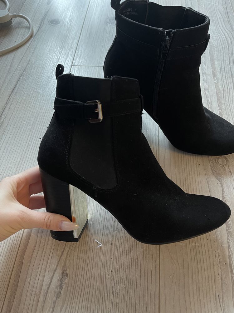 Botine noi cu toc