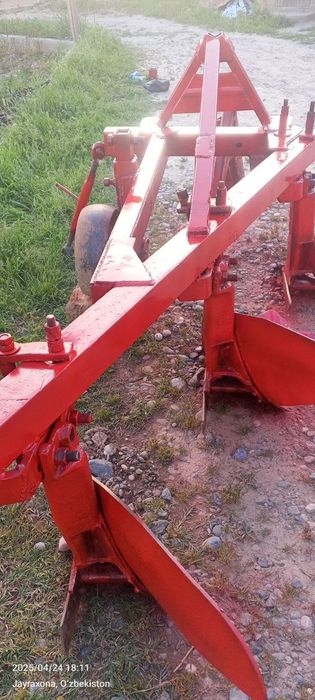 Плуг 3 корпус сотилади