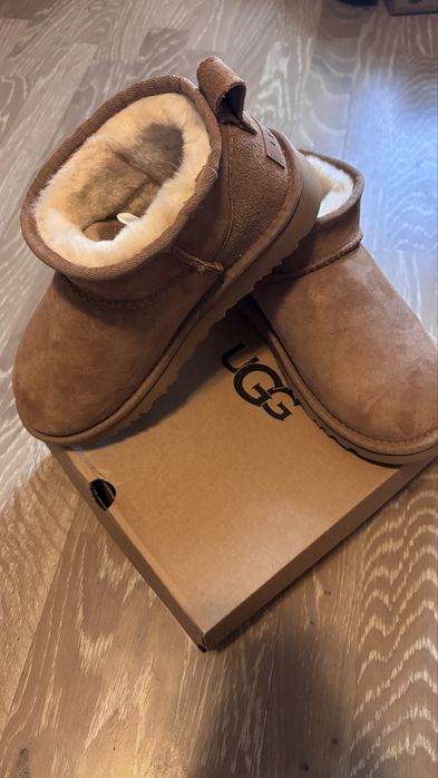 Ghete UGG 38-39 nepurtate