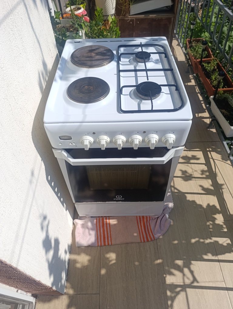 Комбинирана Готварска печка Indesit