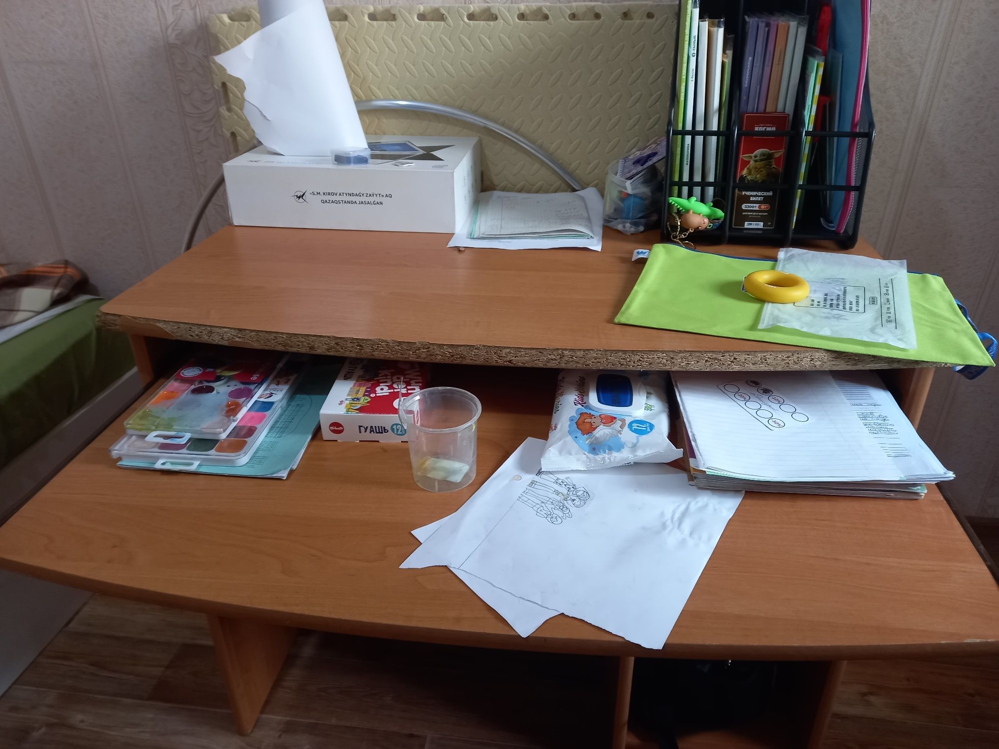 Продам компьютерный стол
