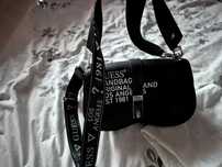 Дамска чанта GUESS