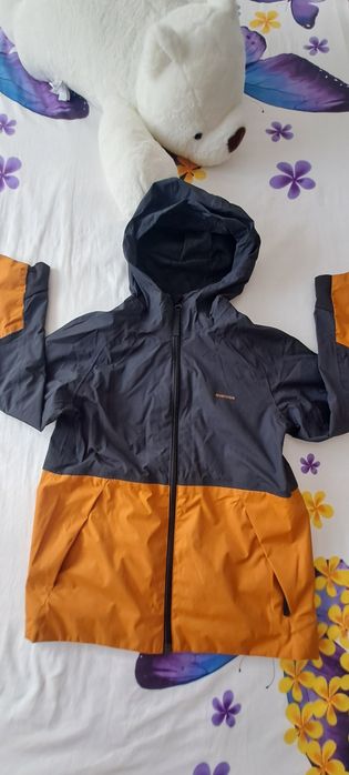 Geaca impermeabila Quechua 7/8 ani