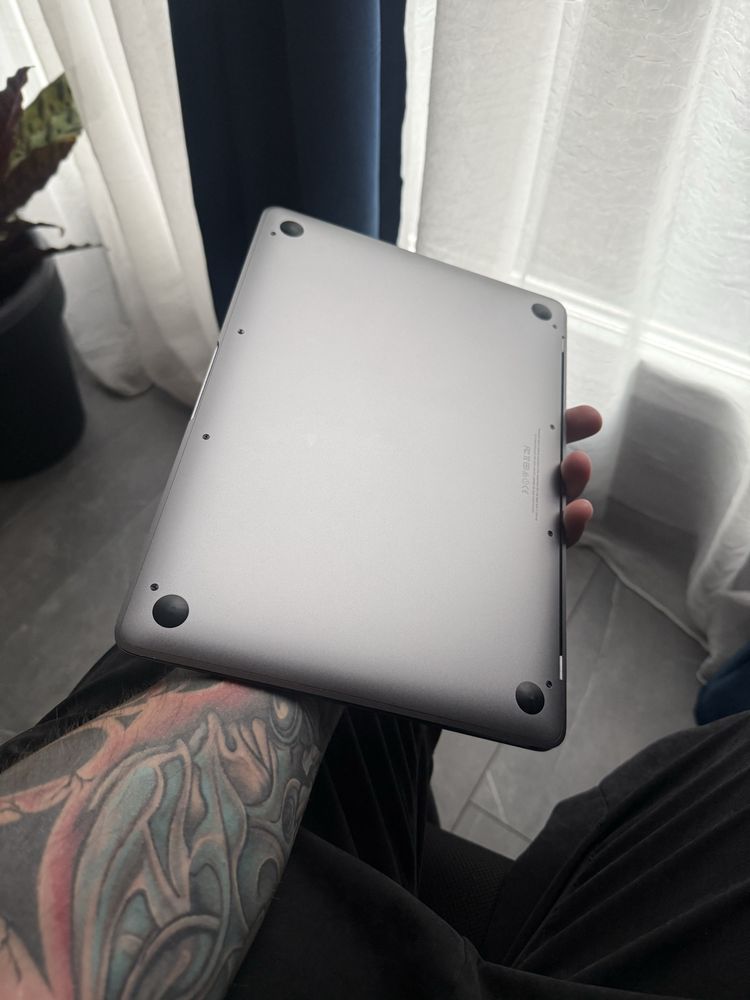 MacBook 2016 - Много запазен