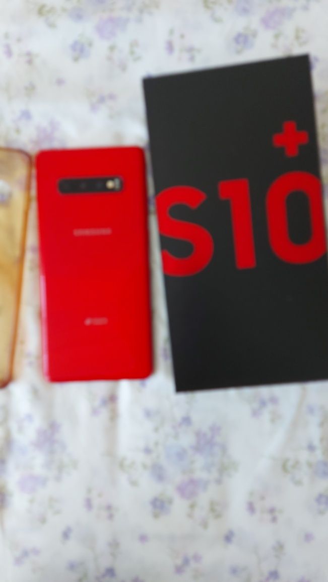 Телефон Samsung S10+