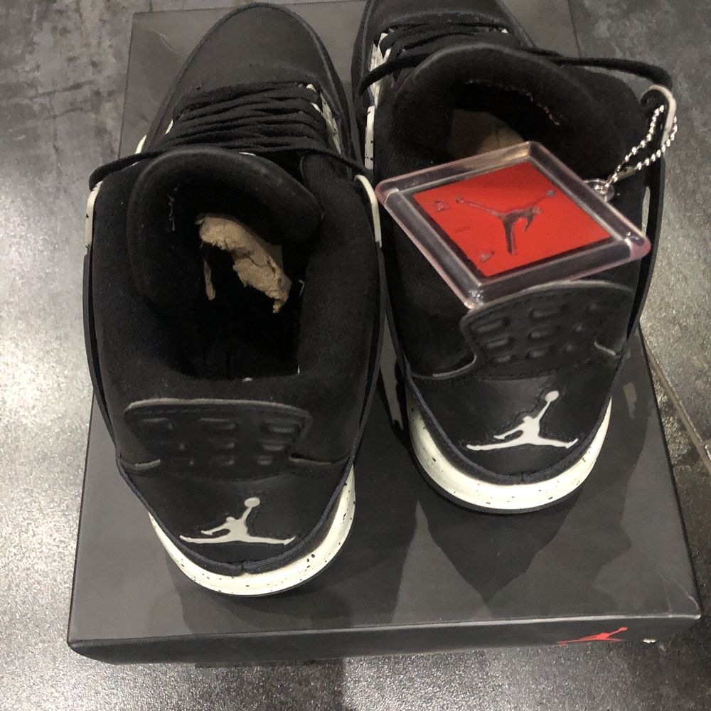 Air Jordan 4 Retro Black Oreo - 41