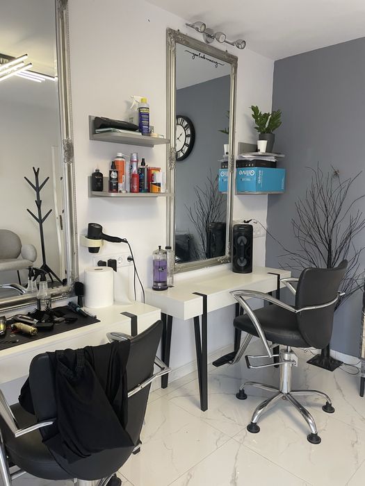 Inchiriez scaun de frizerie, coafor si manichiura