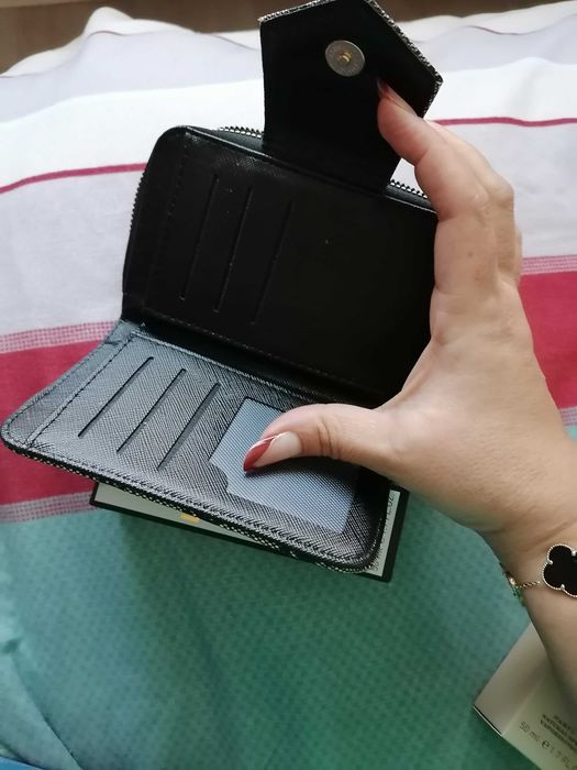 Portofel damă și parfum