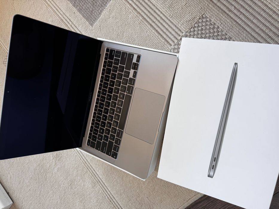 MacBookAir 13, 8GB, 256 GB SSD, M1