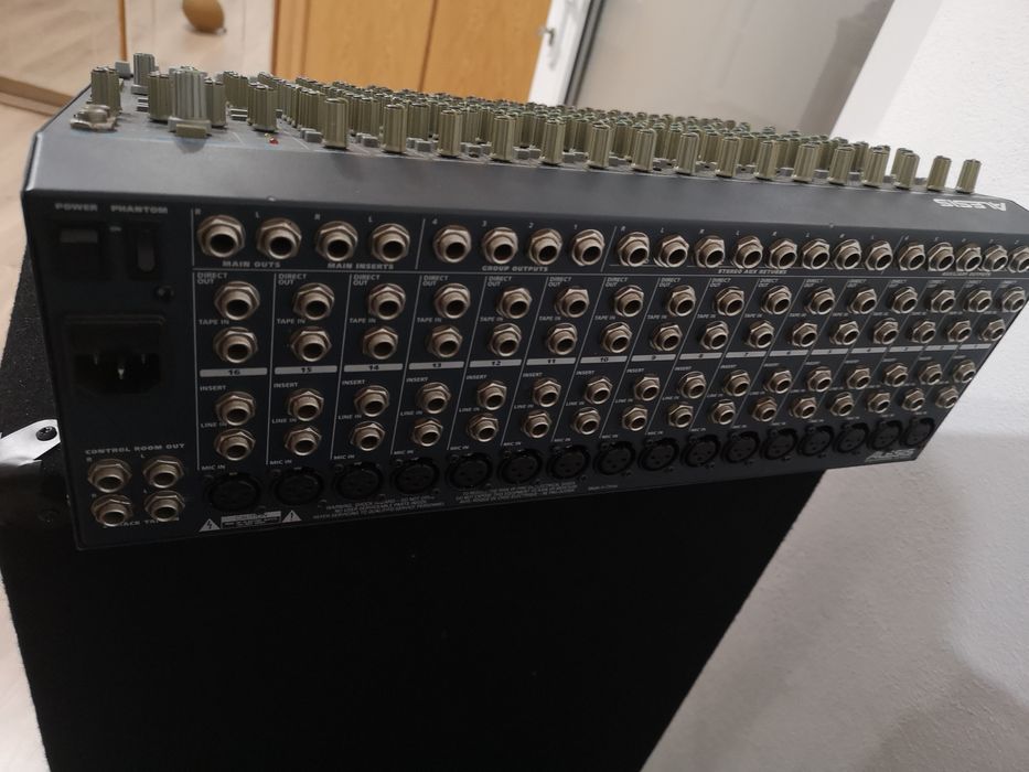 Vând instrumente muzicale