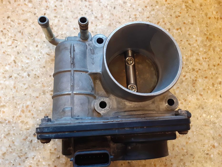 Дроссельная заслонка Nissan tiida