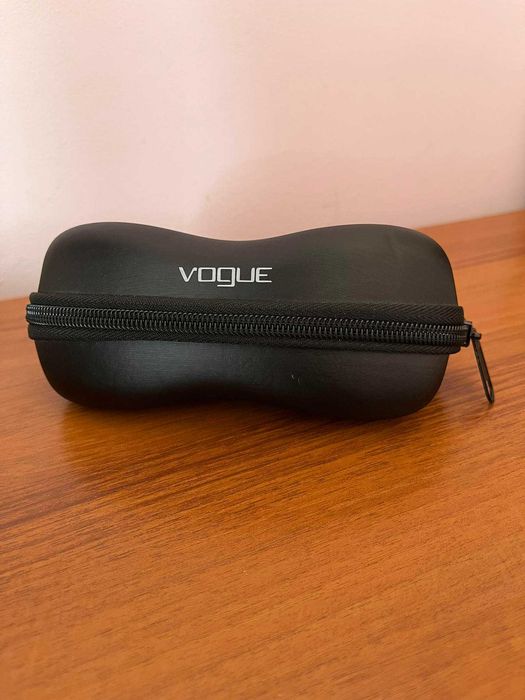 Оригинални слънченви очила Vogue с калъф и кърпичка
