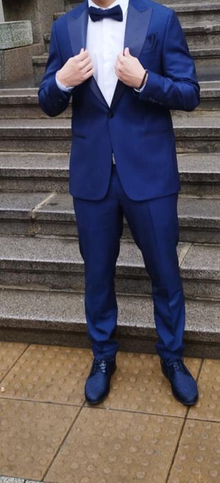 Продавам костюм и обувки на Теодор