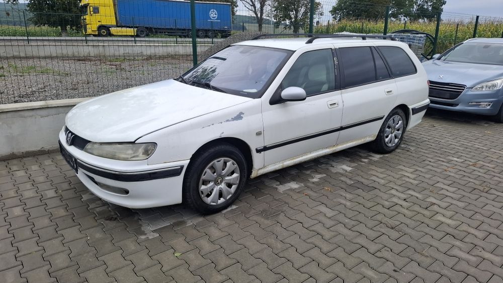 Vand bara fata,capota Peugeot 406